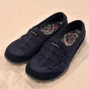 Skechers Women’s Sz 8.5 Memory Foam Slip On Relaxed Fit Air Cooled Navy Sneakers